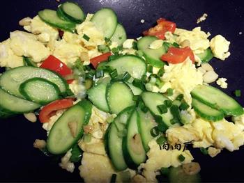 黄瓜红椒炒鸡蛋的做法步骤16