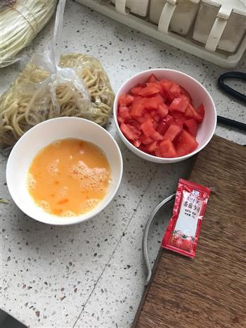西红柿蛋炒面的做法步骤1