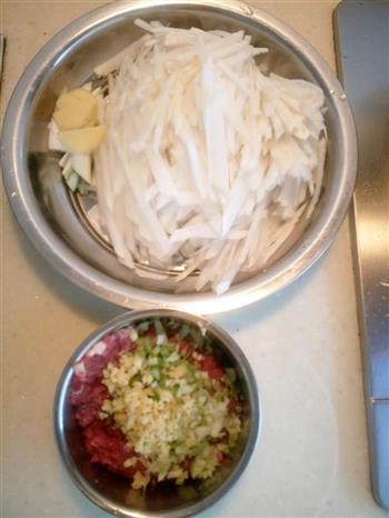 砂锅萝卜牛肉丸子汤的做法步骤1