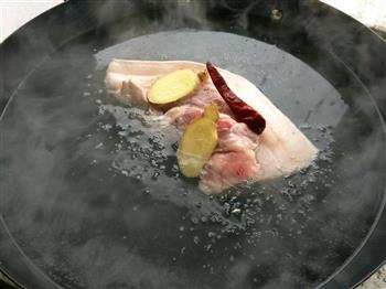 蒜苗青椒回锅肉的做法步骤1