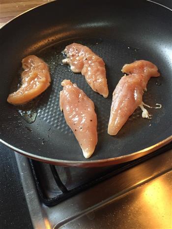 香煎鸡胸肉的做法步骤2