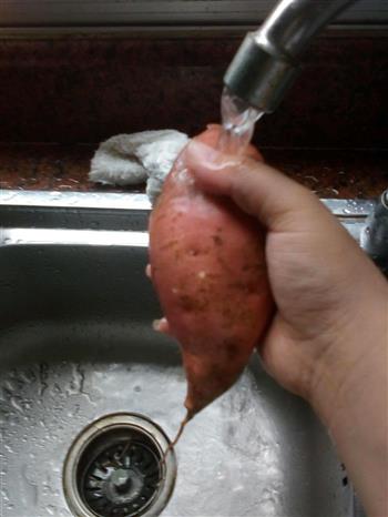 微波炉烤红薯的做法步骤2