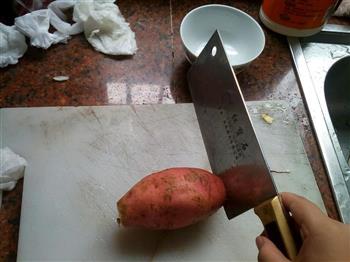 微波炉烤红薯的做法步骤3