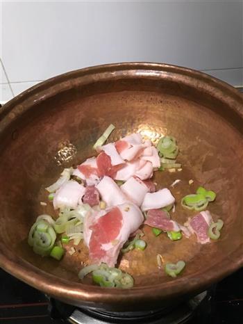 铜锅酸菜白肉的做法步骤3