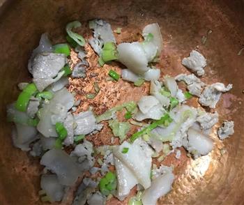 铜锅酸菜白肉的做法步骤4
