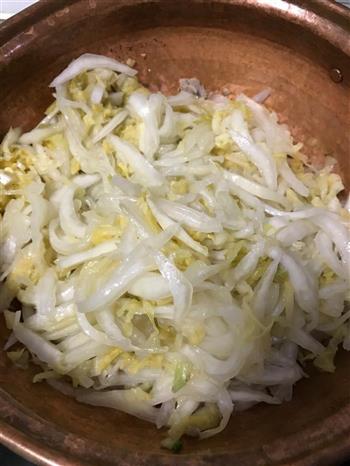 铜锅酸菜白肉的做法步骤5
