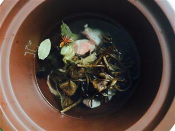 筒骨萝卜木耳菌菇汤-初冬的一锅好汤的做法步骤4