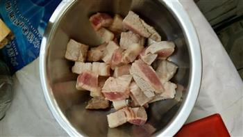 干豆角炖肉五花肉的做法步骤2