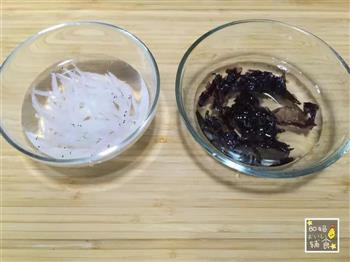 小银鱼紫菜鸡蛋糕的做法步骤2