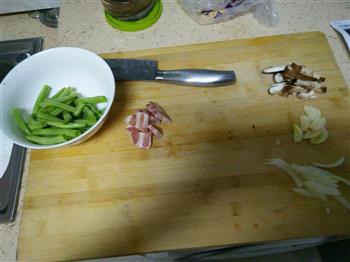 五花肉豆角焖竹升面的做法步骤1