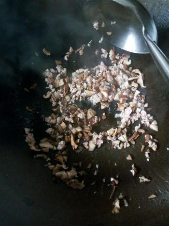 香菇肉末酱拌面的做法步骤4
