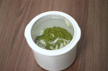 清热解毒的百合绿豆汤的做法步骤2