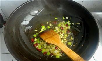 芹菜炒熏干的做法步骤2