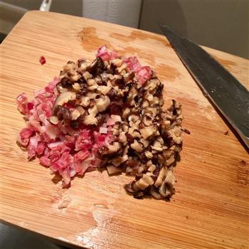 糯米烧卖-香菇腊肠的做法步骤3