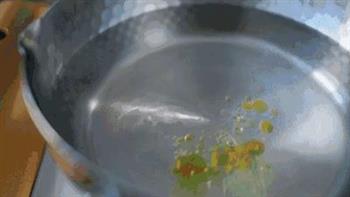 奶油菠菜青酱意面视频&菠菜奶酪烤香菇的做法步骤1