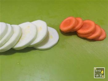 香煎西葫芦胡萝卜软饼-小螃蟹的做法步骤2