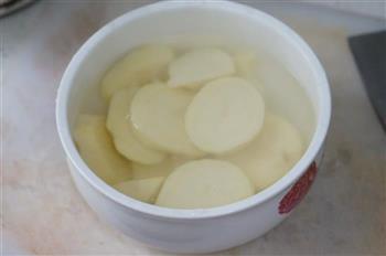 干酪佐奶油蘑菇土豆泥的做法步骤2