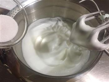 酸奶蔓越莓戚风蛋糕的做法步骤11
