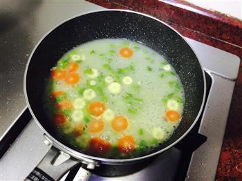 小鱼生主食篇④杂蔬玉米汁炖饭的做法步骤3