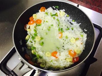 小鱼生主食篇④杂蔬玉米汁炖饭的做法步骤4