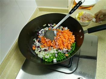 鲜虾蔬菜炒饭的做法步骤6