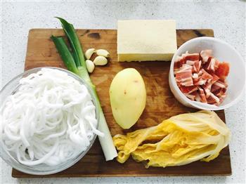 内蒙古烩酸菜的做法图解1