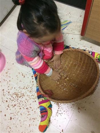 糖霜花生米的做法步骤2