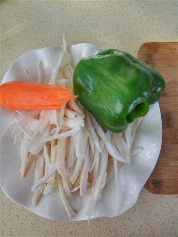 青椒胡萝卜素炒杏鲍菇的做法步骤1