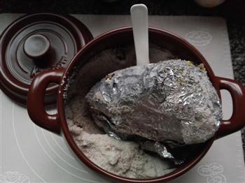 坤博砂锅荷香盐焗鸡的做法步骤15