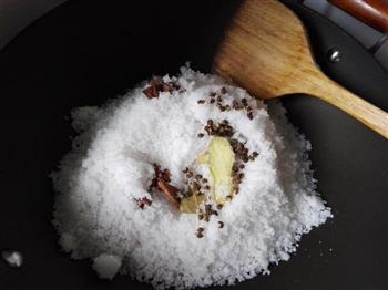 坤博砂锅荷香盐焗鸡的做法步骤8