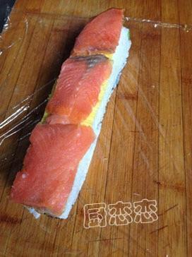 三文鱼寿司的做法步骤10