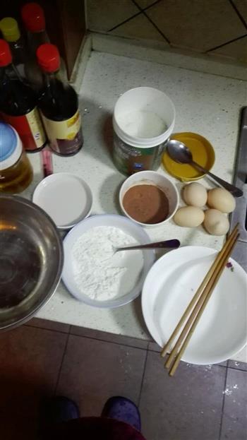 电饭锅巧克力蛋糕的做法步骤1