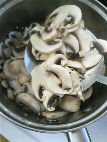 鲜蘑菇黄瓜炒肉片的做法图解3
