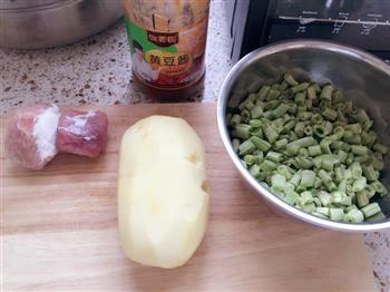 土豆豆角焖饭的做法图解1