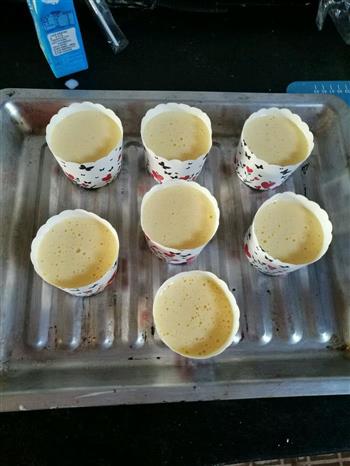 蜂蜜牛奶纸杯蛋糕的做法图解4