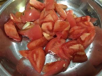 番茄卷心菜的做法步骤2