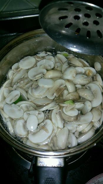 白蘑菇炒牛肉的做法步骤3