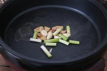 麻辣酸菜鱼片火锅的做法步骤5
