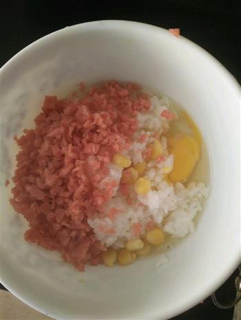 米饭煎蛋饼的做法步骤1