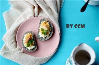 营养早餐鹌鹑蛋鱼松沙拉黑芝麻馒头片的做法步骤10