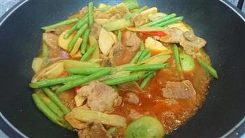 泰国丛林咖喱炒猪颈肉配时蔬的做法步骤17