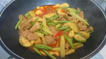 泰国丛林咖喱炒猪颈肉配时蔬的做法步骤18