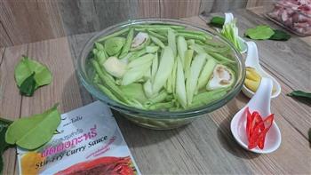泰国丛林咖喱炒猪颈肉配时蔬的做法步骤6