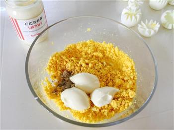 蛋黄萌小鸡沙拉的做法图解7