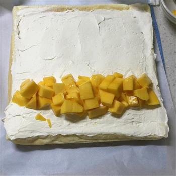 芒果奶油蛋糕卷的做法步骤16