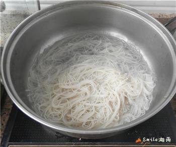 白菜肉丝炒米线的做法步骤6