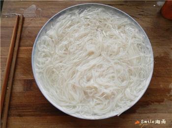 白菜肉丝炒米线的做法步骤7