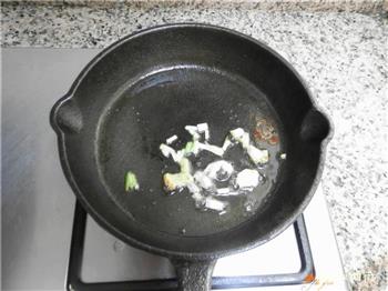 白菜肉丝炒米线的做法步骤9