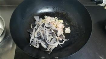 蘑菇炒肉的做法步骤4