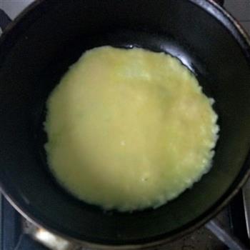 宝宝快手早餐，西葫芦鸡蛋饼+自制虾皮粉的做法步骤3
